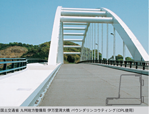 伊万里大橋に設置されたガッタースクリーン