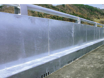 鋼製壁高欄・広域農道大方工区設置例