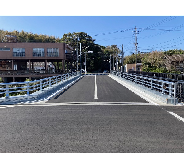 鋼製地覆・平川橋設置例